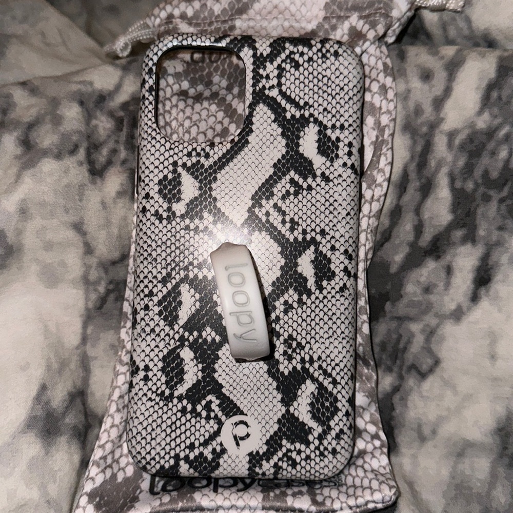 IPhone 11 pro loopy case